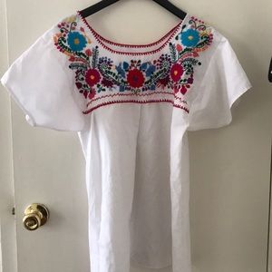 White short sleeve Mexican hand embroidered top.